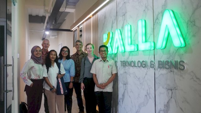 Konjen Australia, Brian Ramsay beserta rombongan saat berkunjung ke Kampus Kalla Institute Nipah Park Lt 5 dan 6, Jumat (14/10/22)/Ist