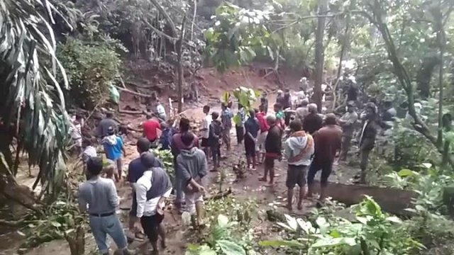 Proses pencarian dua korban tertimbun longsor di kawasan Bongki, Desa Loka, Kecamatan Rumbia, Kabupaten Jeneponto, Sulawesi Selatan (Sulsel) masih terus dilakukan hingga Sabtu (15/10/2022)/Ist