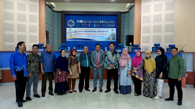 Ahmad Syaekhu, S.Sos.,S.Pd., M.Si. bersama dengan jajaran civitas akademik Unsa Makassar sesaat sebelum ujian digelar/IST
