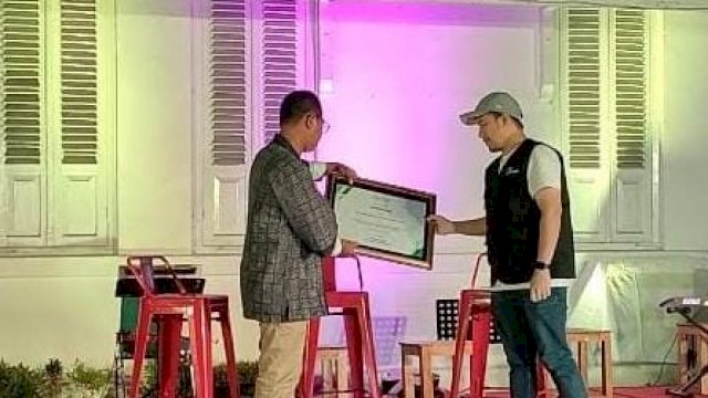 Grab Indonesia memberikan penghargaan kepada Dinas Kebudayaan dan Pariwisata (Disbudpar) Sulsel/Ist