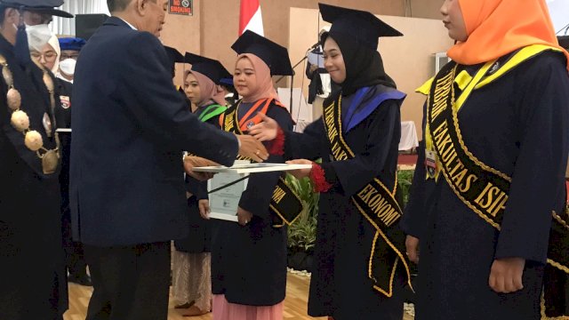 Unibos Cetak 900 Alumni Siap Kerja, Rektor: Kami Bekali Skill dan Pengalaman
