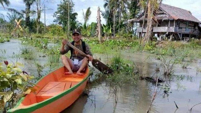 Salah satu petugas terlihat melakukan pendataan secara door to door/ist