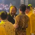 Viral Video Jokowi Ogah Balas Pelukannya di HUT Golkar, Surya Paloh Angkat Bicara 
