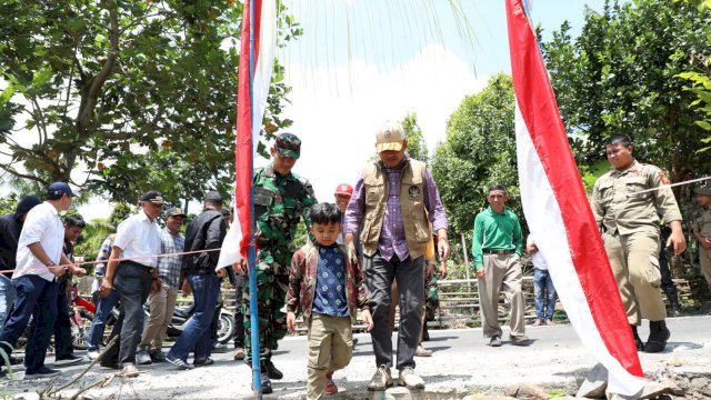 Bupati Bantaeng, Ilham Azikin saat meninjau lokasi perkebunan/IST
