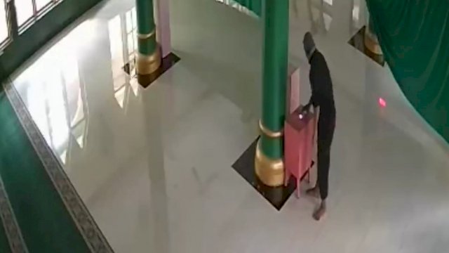Aksi Syahril yang terekam CCTV Masjid/IST