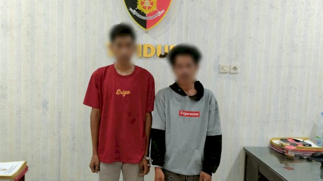 Kedua pelaku yang diamankan Satreskrim Polres Sinjai/Ist
