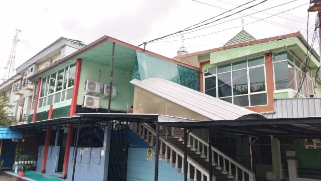 Masjid Almuawanah Milik Dinsos Sulsel yang kotak amalnya dibawa kabur maling (Portal Media/Reza)