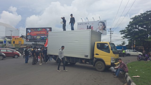 Aksi demonstrasi mahasiswa dalam rangka memperingati hari sumpah pemuda(Portal Media/Reza) 