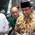 Silaturahmi ke Habib Novel, Anies Dapat Tongkat Tanduk Rusa