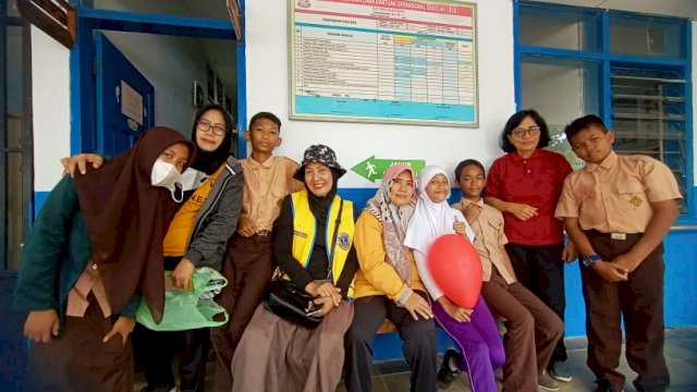 Rayakan HUT Ke-6, Lions Club Makassar Philanthropist Beri Uluran Tangan untuk Anak Difabel di SLB YPAC Makassar