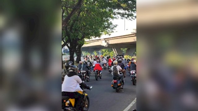 Aksi konvoi motor yang dilakukan pelajar di Kota Makassar