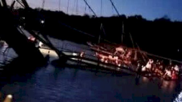 Jembatan Berusia 100 Tahun di India Ambruk; Ratusan Orang Hilang, Puluhan Ditemukan Meninggal