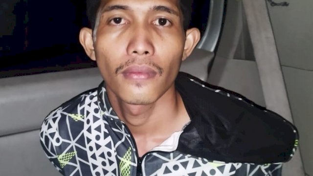 Terduga pelaku pembunuhan wanita terlilit seprai dan penuh luka tusuk yang diamankan polisi (Ist)