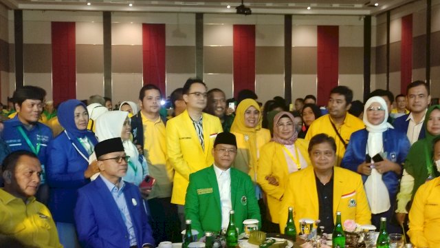 Tiga pimpinan partai dari KIB. Zulkifli Hasan, Mardiono, dan Airlangga. Foto: Portalmedia/Al Fath