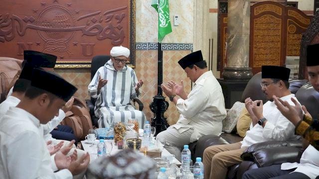 Ketua Umum Partai Gerindra, Prabowo Subianto bertemu dengan Miftachul Akhyar (Kiai Miftach) yang juga Rais Aam PBNU. Foto: ist