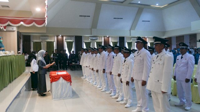 Sebanyak 22 kepala desa terpilih priode 2022-2028 secara resmi diLantik oleh Bupati Luwu Utara, Rabu 09/11/2022 (Pagi), di Aula Lagaligo Kantor Bupati Luwu Utara/IST