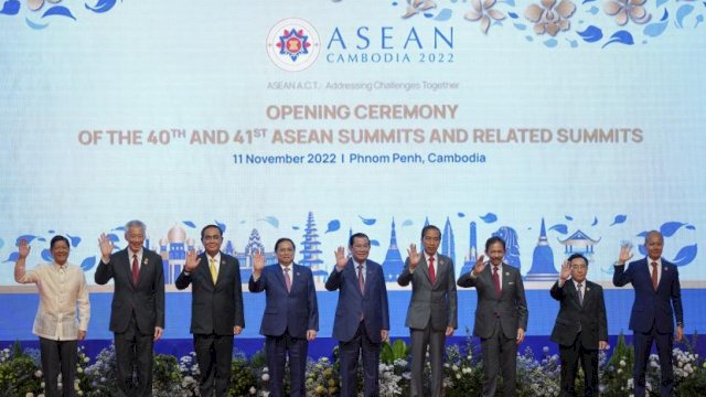 Upacara pembukaan KTT ASEAN (Perhimpunan Bangsa-Bangsa Asia Tenggara) ke-40 dan ke-41 di Phnom Penh, Kamboja, Jumat (11/11/2022). Foto: AP Photo