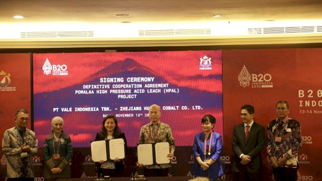 Penandatanganan MoU PT Vale dengan Zhejiang Huayou Cobalt Co, di Bali, Minggu (13/11/2022). 
