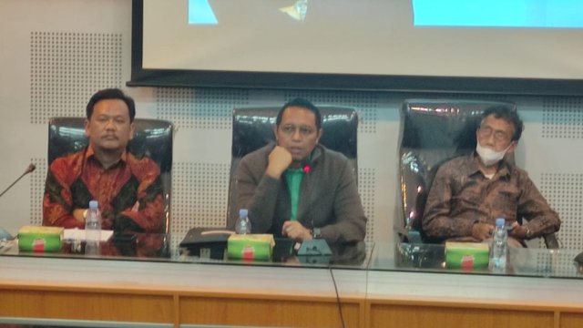 Hasan Hasbi saat menjadi salah satu pembicara pada diskusi yang digelar di Aula Prof Syukur Abdullah Fisip Unhas/IST