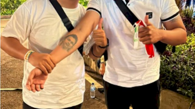 Wajah Raffi Ahmad jadi tato di tangan fansnya.