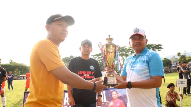 Bupati Bantaeng, Ilham Azikin saat membuka kegiatan Bupati Cup III antar Kecamatan se Kabupaten Bantaeng/IST