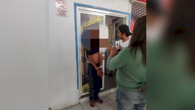 Pelaku DN saat diamankan tim Jatanras Satreskrim Polres Gowa /IST