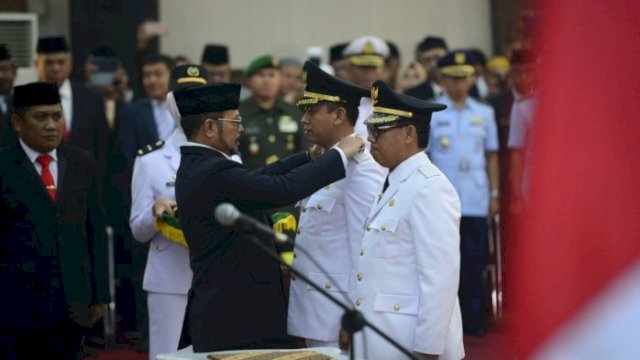 Syamsari Kitta dan Ahmad Se're saat dilantik sebagai Bupati dan Wakil Bupati Takalar. Kini jabatan keduanya akan berakhir pada Desember mendatang/INT