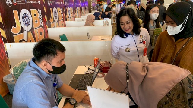 Suasana Job Fair Disnaker Makassar di hari pertama. Foto: dok