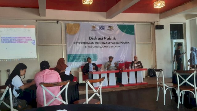 Diskusi Publik Keterbukaan Informasi Partai Politik, yang dilaksanakan di Cafe Red Corner, Kamis, 17 November 2022/IST