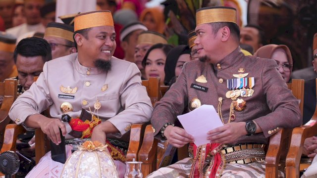 Moment kebersamaan Bupati Gowa Adnan Purichta Ichsan dengan Gubernur Sulsel Andi Sudirman Sulaiman, dalam acara 702 Tahun Kabupaten Gowa. Foto: dok