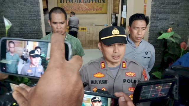 Kapolsek Rappocini, AKP Muhammad Yusuf saat ekspose bersama awak media di kantornya belum lama ini (Portal Media/Reza)