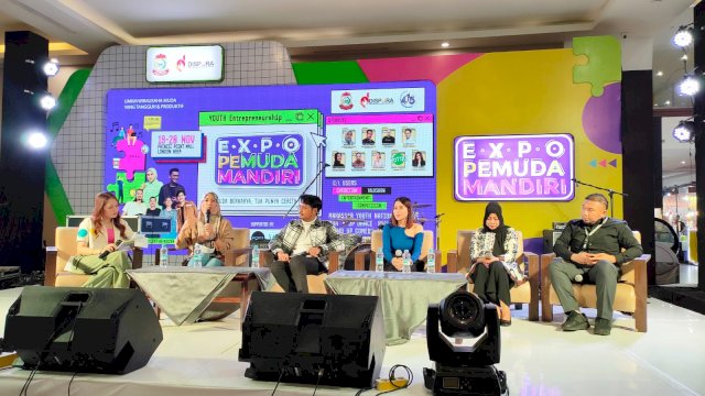 Direktur Umum PDAM Kota Makassar, Indira Mulyasari saat menjadi pemateri dalam acara Youth Enterpreneurship "Expo Pemuda Mandiri" yang digelar oleh Dinas Pemuda dan Olahraga Kota Makassar. Foto: dok