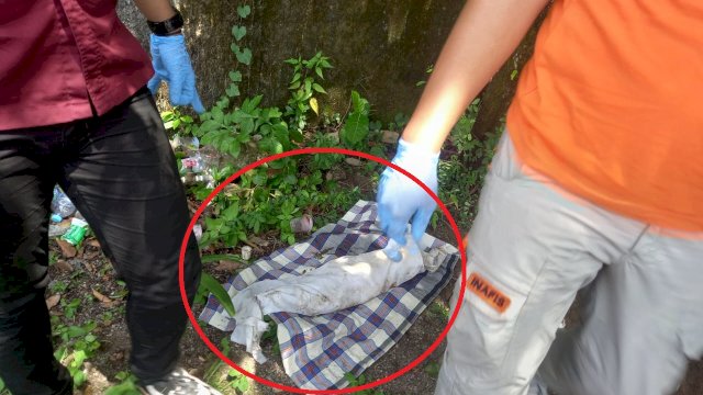 Jasad Bayi yang ditemukan terkubur lalu dibungkus kain kafan hebohkan warga Kecamatan Tamalate, Makassar. (Ist/reza/)