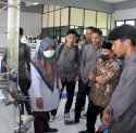 Tunjukkan Ketertarikan di Dunia Industri, Santri DBIS Kunjungi Politeknik ATI Makassar