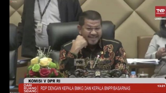 Momen saat Robetrh Rouw terekam tertawa ketika BMKG respons kejadian gempa di Cianjur. Foto: dok