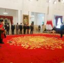 Jokowi Resmi Lantik Guntur Hamzah Sebagai Hakim MK Gantikan Aswanto