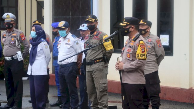 Kapolres Kepulauan Selayar AKBP Ujang Darmawan Hadi Saputra saat memimpin langsung  Apel Gelar Pasukan  Pengamanan  Jambore PKK Tingkat Provinsi Sulsel dan Expo UMKM/Ist