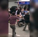 Dua Pria Terlibat Perkelahian di Tengah Jalan Makassar, Satu Tertusuk Gunting