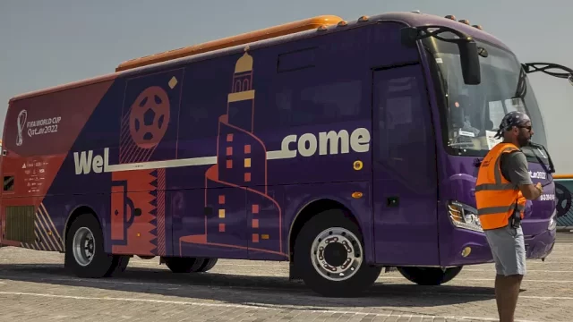 Dianggap Mengganggu, Fans Piala Dunia 2022 Dilarang Bernyanyi di Transportasi Umum