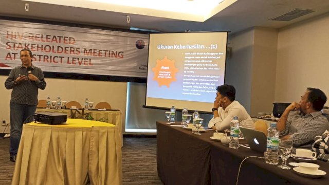Direktur PKBI Sulsel, Andi Iskandar Harun saat menyampaikan materi terkait strategi penangan HIV/AIDS di Makassar(Portal Media/Rahma)