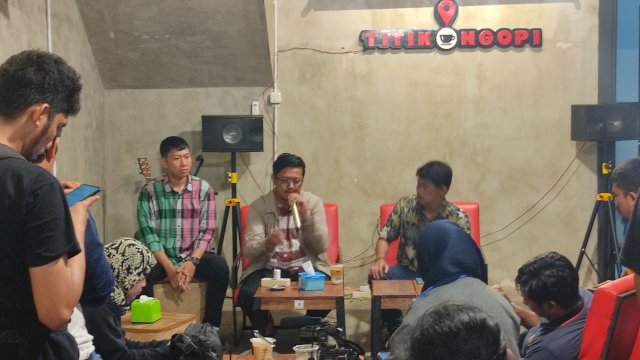 Radityo W Putra Sikado saat menggelar jumpa pers Jumat kemarin di Makassar (Portal Media/ Al Fath)