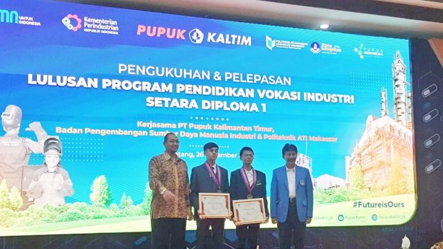  Pengukuhan dan Pelepasan Lulusan Program Setara D1 Kerjasama PT Pupuk Kaltim di Hotel Equator Bontang, Sabtu (26/11/2022)/Ist