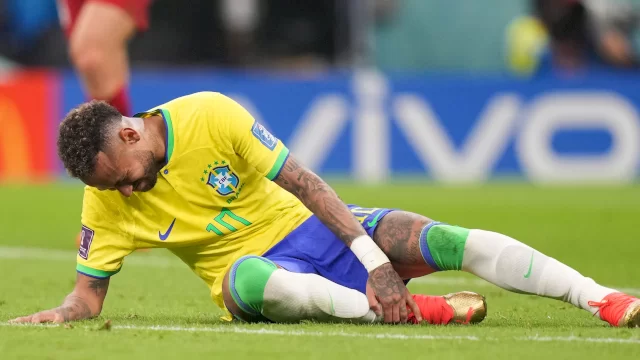 Neymar Bakal Absen di Penyisihan Grup, Dokter: Alami Trauma Pergelangan Kaki Kanan