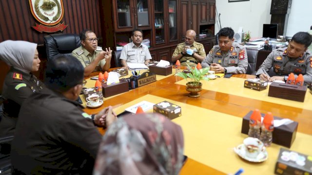 Pertemuan Wali Kota Makassar, Mohammad Ramdhan Pomanto dengan jajaran PD Pasar dan kepolisian yang membahas tentang nasib pengelolaan Pasar Butung, Senin (28/11/2022). Foto: dok