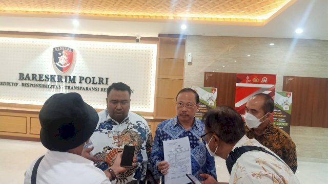 Didit Hariadi S.H (kuasa hukum PT. CLM) dan rekan