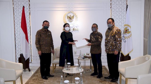 Ketua DPR RI Puan Maharani umumkan Kepala Staf TNI Angkatan Laut (KSAL) Laksamana Yudo Margono sebagai calon tunggal Panglima TNI pengganti Jenderal Andika Perkasa di Kompleks Parlemen, Senayan, Jakarta, Senin, (28/11/2022). (ist)