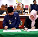Ketua DPRD dan Gubernur Sulsel Teken Persetujuan APBD Pokok TA 2023