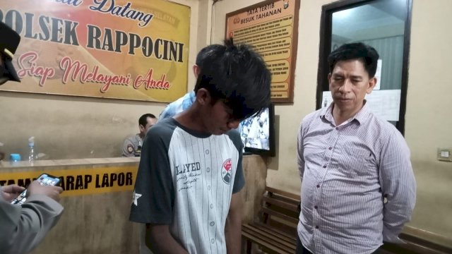 Irfan saat ditanya oleh polisi usai ekspose di Mapolsek Rappocini (Portal Media/ Reza)