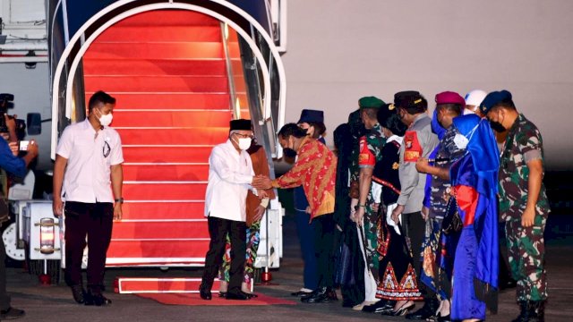 Wakil Presiden RI, Ma'ruf Amin saat tiba di Pangkalan Udara TNI AU Sultan Hasanuddin, Maros, Jum'at (2/12/2022)/IST