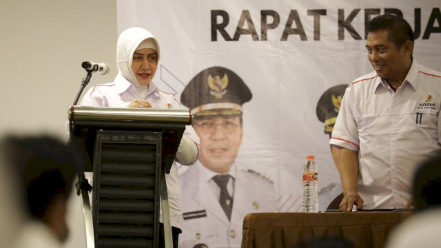 Ketua TP PKK Kota Makassar, Indira Yusuf Ismail saat membuka secara resmi Rapat Kerja KORMI Kota Makassar 2022, yang digelar di Hotel Maxone, Sabtu (3/12/2022)/IST